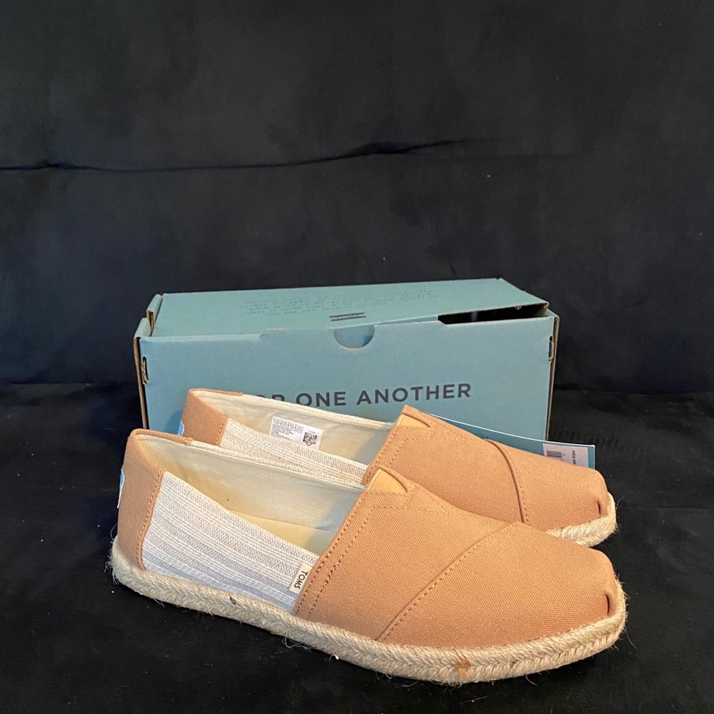 NWT Toms Alpragata Espadrilles